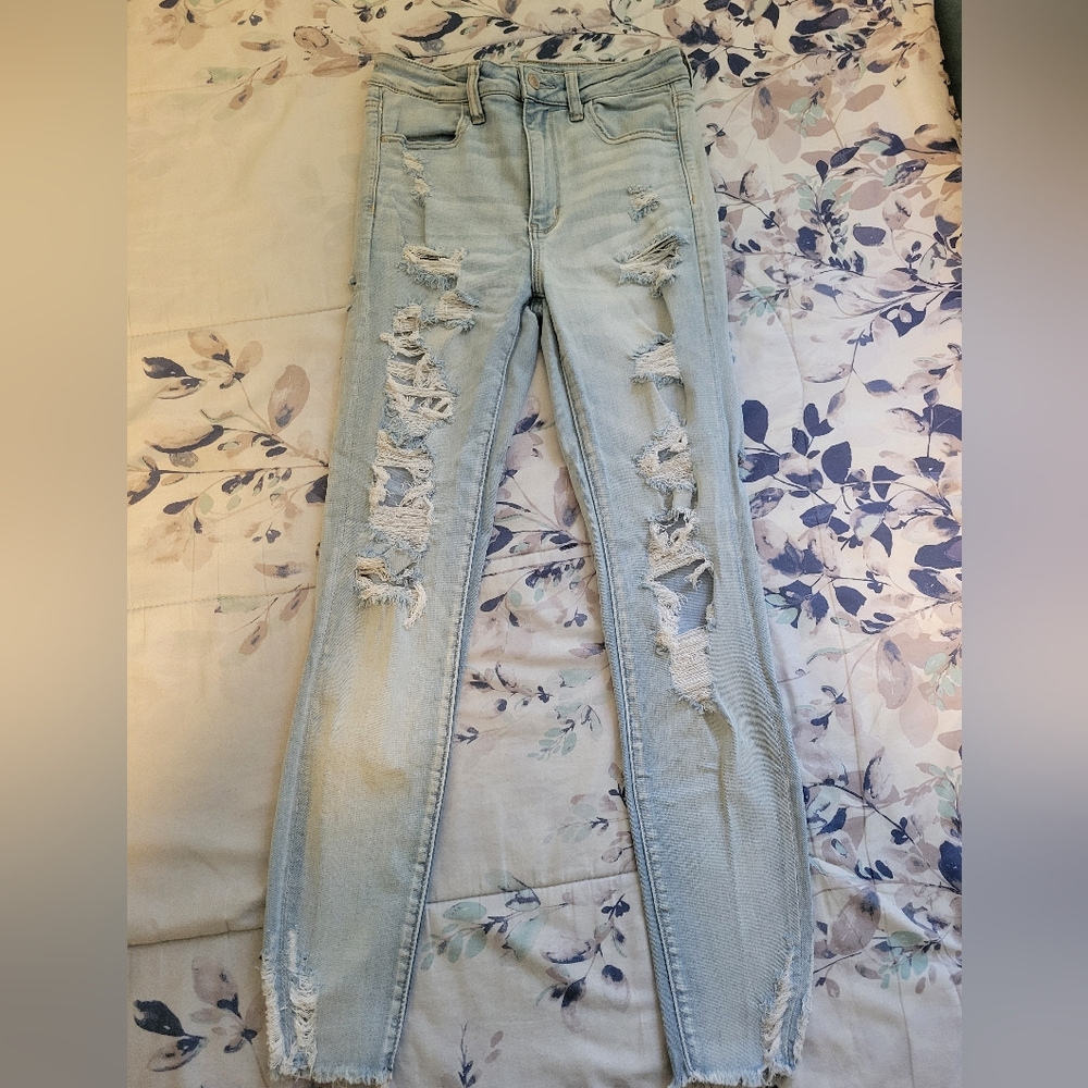 American Eagle Outfitters Light Blue Distressed Skinny Jeans